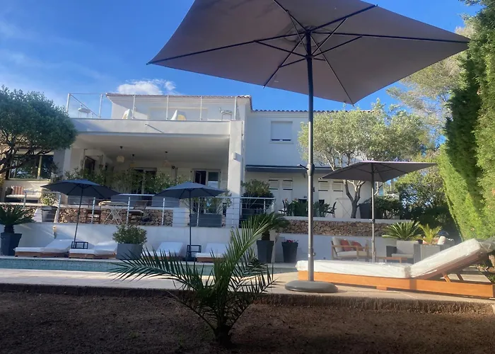 Villa A L\'Etage Avec Piscine Proche Bord De Mer