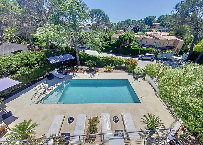 Villa A L\'Etage Avec Piscine Proche Bord De Mer