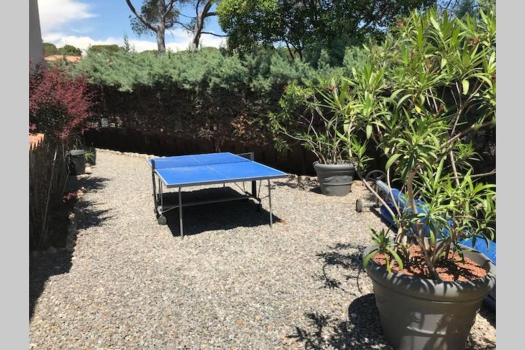 A L'etage Avec Piscine Proche Bord De *