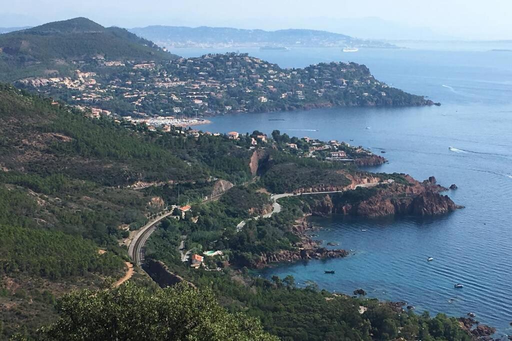 A L'etage Avec Piscine Proche Bord De Hébergement de vacances