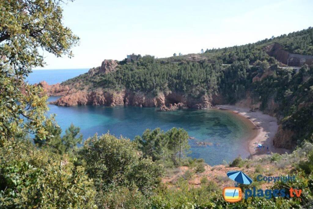 Hébergement de vacances A L'etage Avec Piscine Proche Bord De Saint-Raphaël
