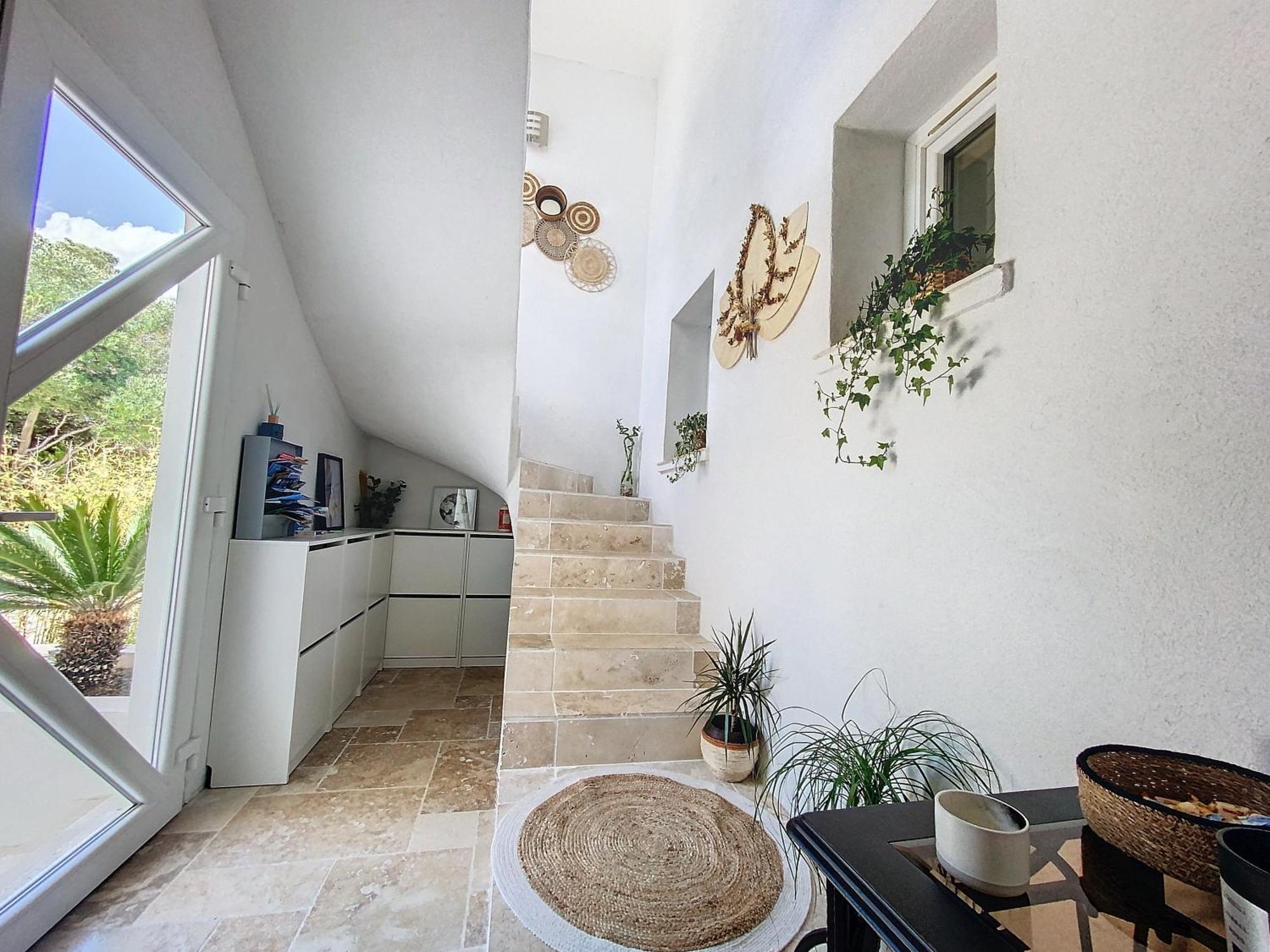 A L'etage Avec Piscine Proche Bord De