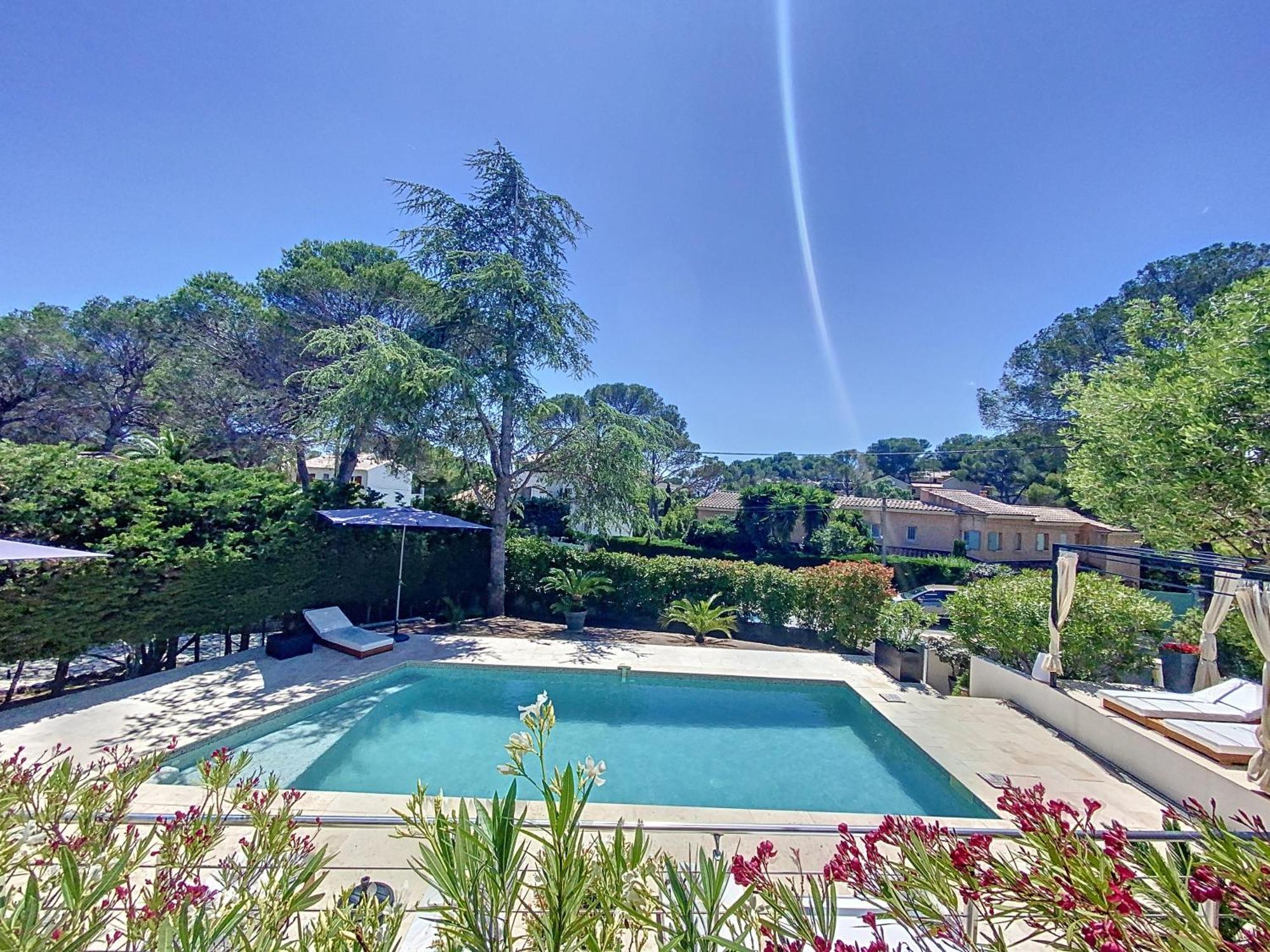A L'etage Avec Piscine Proche Bord De Hébergement de vacances