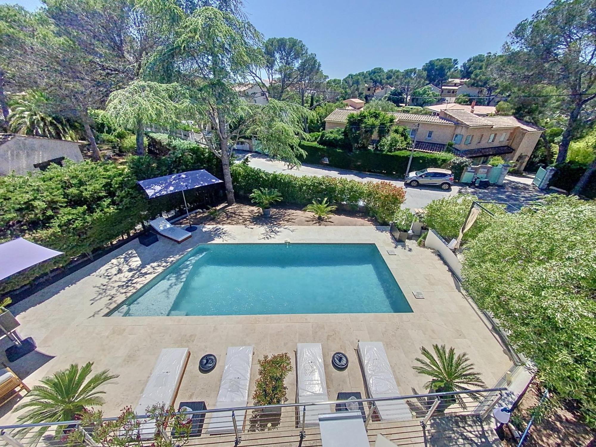 A L'etage Avec Piscine Proche Bord De Hébergement de vacances *